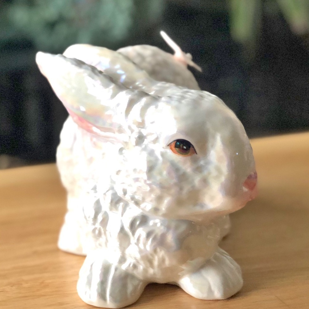Vintage 1988 Enesco Pearlescent Iridescent White Bunny Figurine Decor - Picture 4 of 11